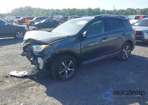 2016 Toyota Rav4 Xle z USA, uszkodzony, nr VIN JTMRFREV6GJ072209